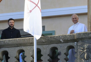 Зеленський зустрівся з Папою Римським у Римі