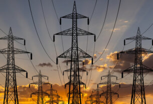 рф масовано атакує енергетику України: в областях введені аварійні відключення світла