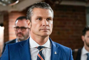 Конгресмени США погрожують утримати гроші на поїздки Геґсета