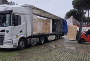 Папа Лев відправив Україні три вантажівки супів швидкого приготування