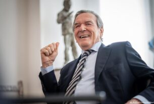 Шредер закликав припинити "демонізувати" Росію