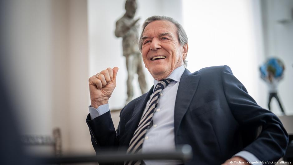 Шредер закликав припинити "демонізувати" Росію