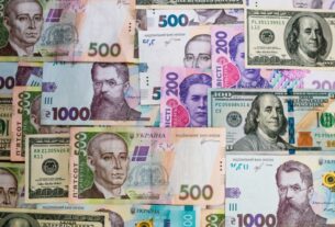 Курс гривні до євро та долара синхронно сягнув історичного максимума