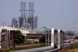 Трамп: Венесуела передасть США до 50 млн барелів нафти