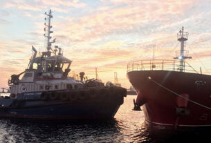 росія вдарила по цивільних суднах у Чорному морі: один загиблий