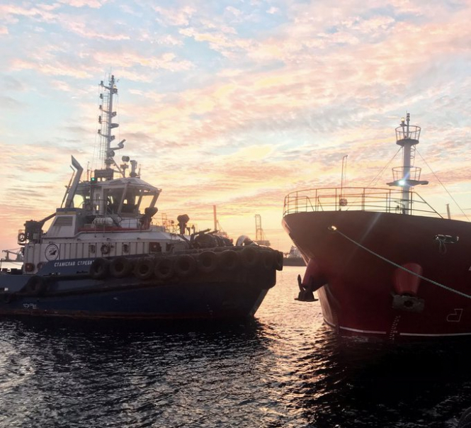 росія вдарила по цивільних суднах у Чорному морі: один загиблий