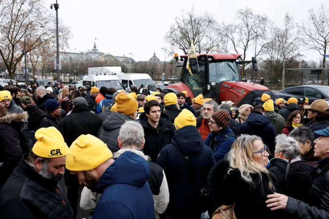 У Парижі фермери заблокували вулиці на знак протесту проти торговельної угоди з країнами Південної Америки