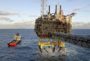 Угорщина тимчасово зможе імпортувати російську нафту через Хорватію