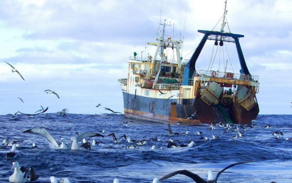 Велика Британія розглядає застосування збройних сил для затримання танкерів