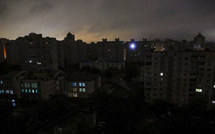 Завтра в усіх регіонах України діятимуть графіки відключень світла