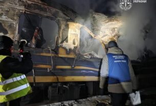 Працівники Укрзалізниці, які ліквідовують наслідки обстрілів, отримуватимуть по 20 тис. грн доплати, - Кулеба