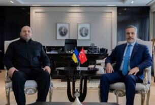 Секретар РНБО Умєров зустрівся із главою МЗС Туреччини