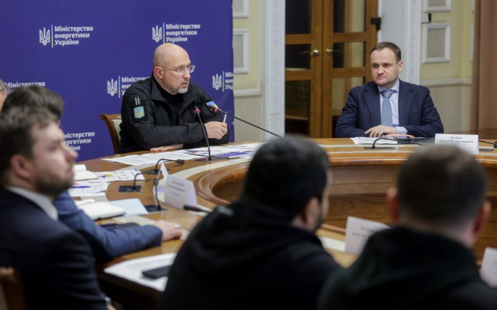 Шмигаль: внаслідок сьогоднішньої атаки було аварійне відключення деяких високовольтних ліній