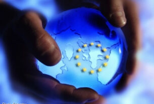 Четверть європейців вважають диктатуру кращою за демократію – Politico