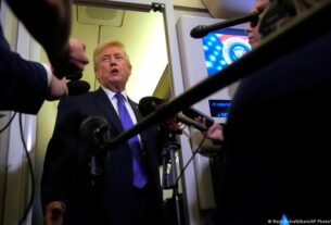 Трамп відмовився вибачатися за расистське відео з Обамами