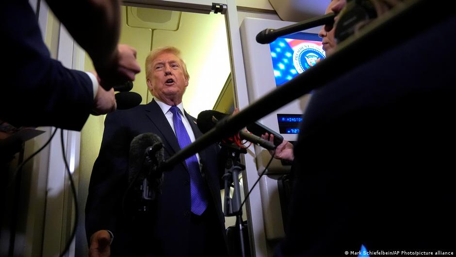 Трамп відмовився вибачатися за расистське відео з Обамами