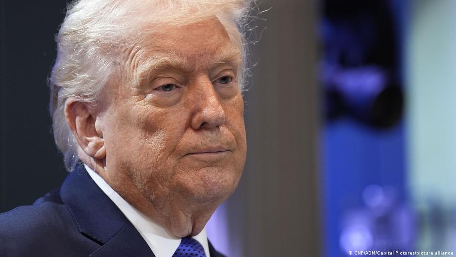 Попри вердикт суду Трамп ще підвищує мита - до 15%