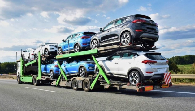 До росії масово завозять іноземні авто через Китай – Reuters