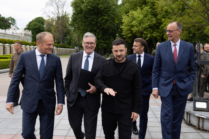 Макрон і Стармер проведуть засідання коаліції охочих 24 лютого