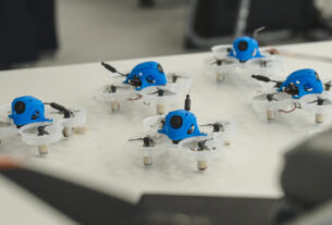 У росії школярів масово навчають керувати бойовими дронами – розвідка