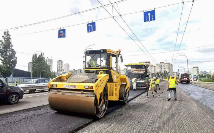 В Україні пришвидшують ремонт доріг на основних транспортних маршрутах