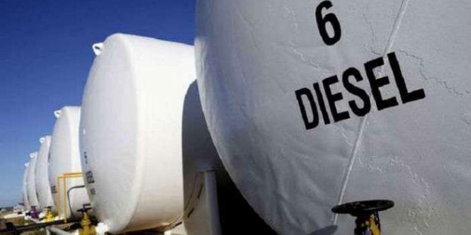 Україна забезпечена дизелем до кінця березня, постачання на квітень під питанням – Reuters