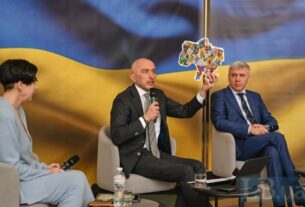 Вчора, 09:00
    
“Грошовий обіг. Власна валюта”: репортаж з дискусійної панелі, присвяченої українським грошам