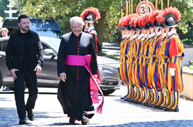 Зеленський поговорив з Папою Левом XIV на тлі масованої атаки росії