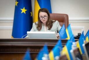 Уряд скасував обмеження на виїзд закордон для окремої категорії жінок-посадовиць під час воєнного стану
