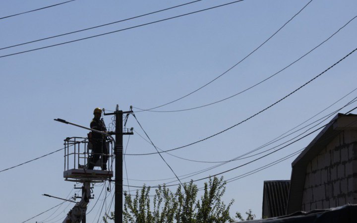 У чотирьох областях є відключення світла через обстріли