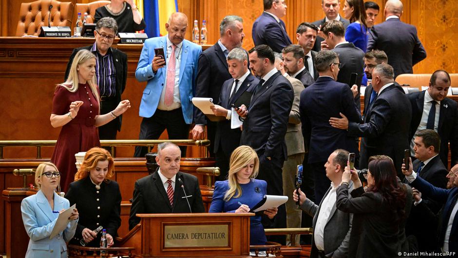 У Румунії парламент висловив вотум недовіри уряду