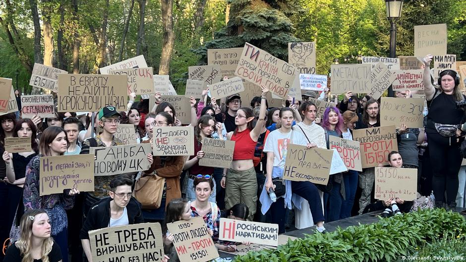 У Києві протестували проти ЦК: загрожує правам жінок й ЛГБТ+