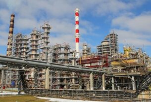 Дрони вдруге за 8 днів долетіли до одного з найбільших НПЗ росії