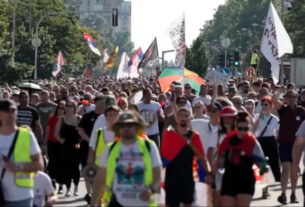 У Сербії тисячі людей вийшли на антиурядовий мітинг