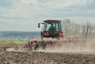 Аграрії прифронтових областей уперше отримали компенсацію за придбану українську техніку