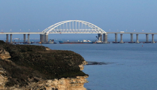 Крим зазнав масованої атаки: пошкоджено мости