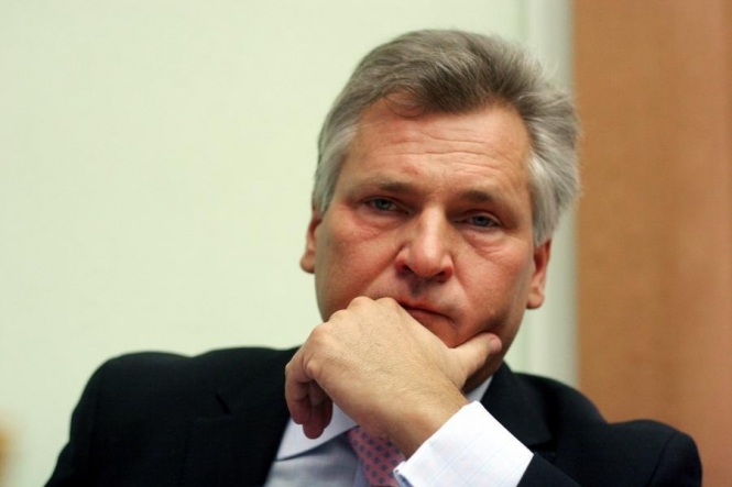 Колишній президент Польщі на тлі скандалу з орденами звернувся до політиків
