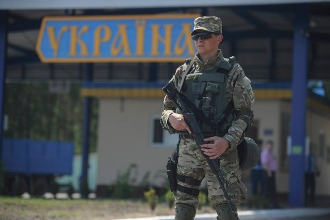Затримані Іраном українські моряки повернулися додому