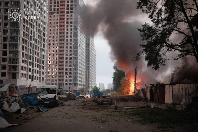 У Києві після атаки рф масштабні руйнування: є загиблі та багато поранених