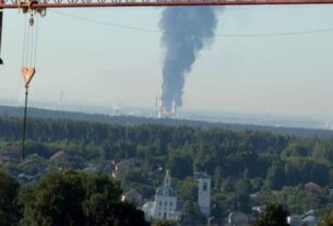 Після атаки українських дронів зупинився один із найбільших НПЗ Росії, – Reuters