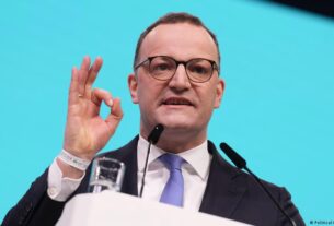 У ФРН посилюється тиск на Шпана через сурогатне материнство