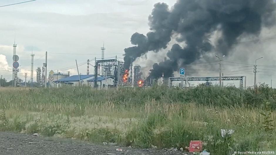 Атака дронів зупинила найбільший НПЗ Росії - ЗМІ