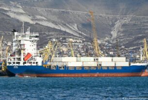 Київ: Українські дрони потопили судно РФ та уразили три НПЗ