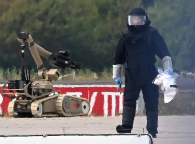 Робот-сапер знешкодив дрон із вибухівкою біля українського літака в Німеччині