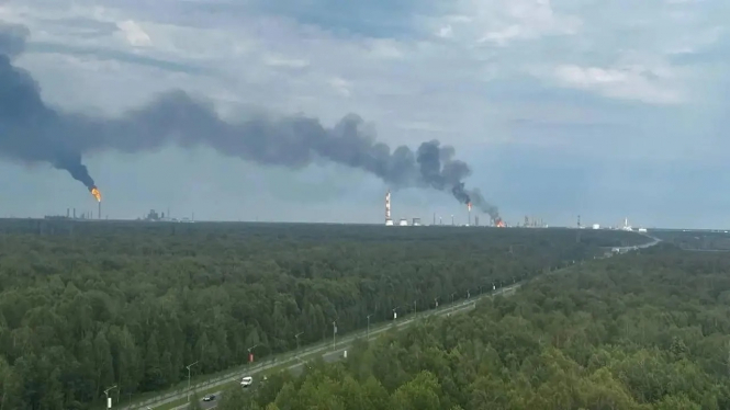 У росії зупинили гігантський нафтохімічний завод після удару дрона
