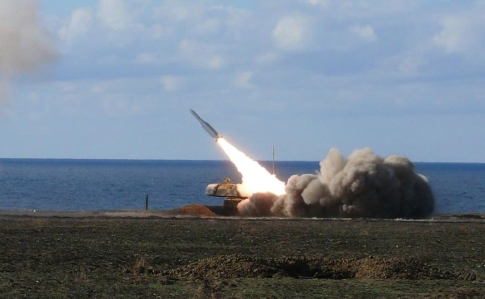 ЗСУ вдарили по двох НПЗ у росії та буровій установці в Чорному морі