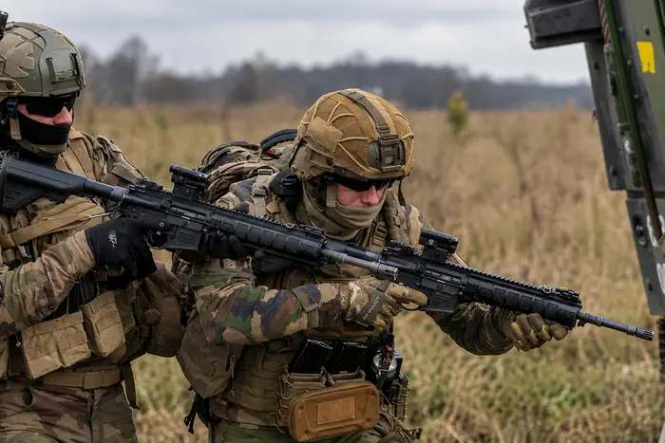 Ветеранів британського спецназу підозрюють у підготовці російських військових – The Telegraph