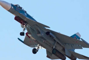 Українські оборонці знищили в Анапі палубний винищувач Су-33 та гелікоптер Мі-8