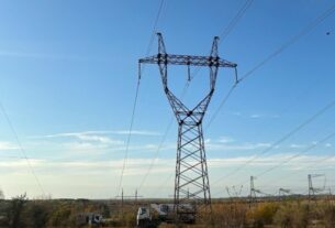 У шести областях є знеструмлення через російські атаки, у двох – через негоду