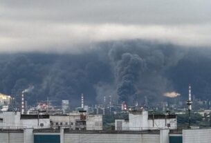 Москва і область зазнали атаки дронів: горять НПЗ і склади